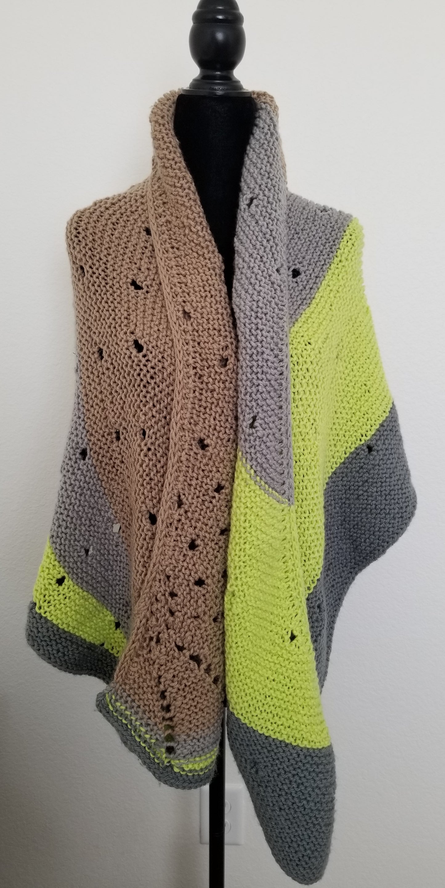 Jumbo Worsted Weight Dotted Rays Shawl
